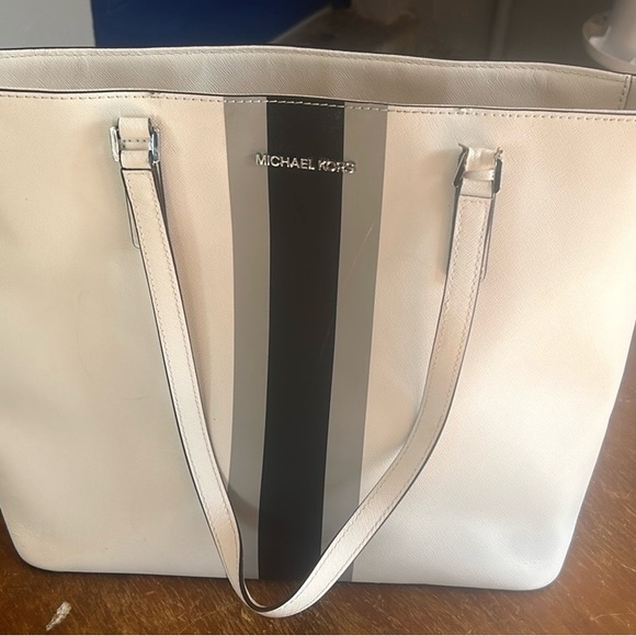 Michael Kors Morgan Large Tote - Picture 7 of 8